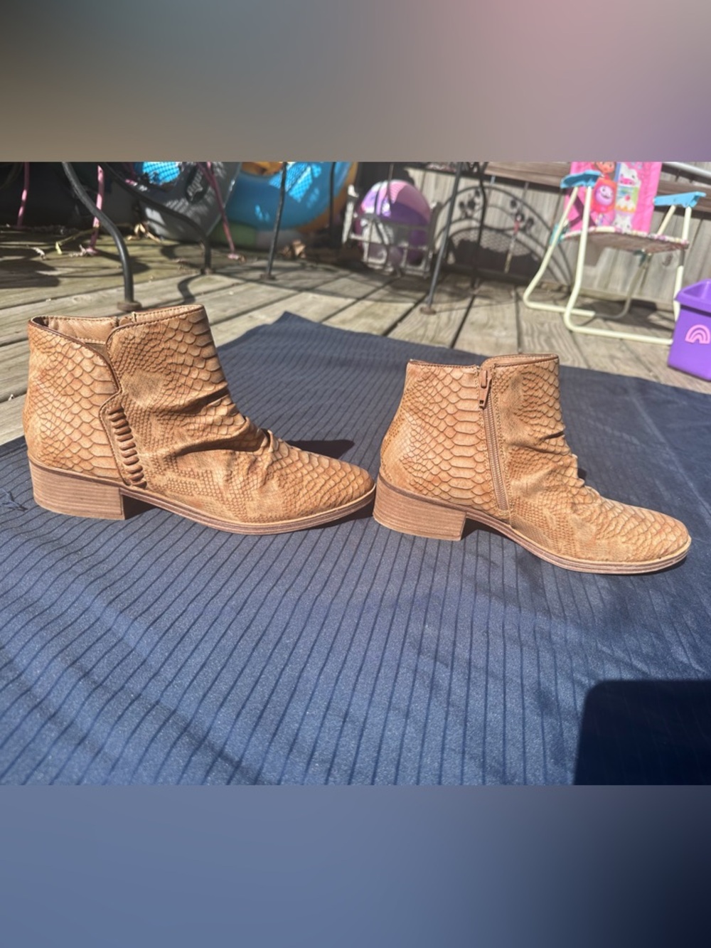 Snake skin textured Bear Traps Ankle Booties Size 9 Tan